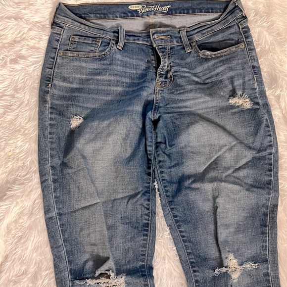 Old Navy Serrtheart Blue Jeans slightly stressed - Picture 2 of 5